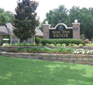 Bent Tree Brook Apartment Sign